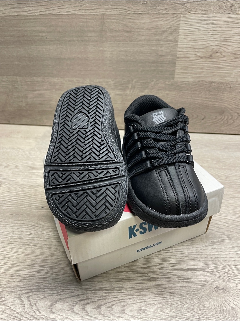 K-Swiss Kids Black Low-Top Lace-Up Sneakers #715